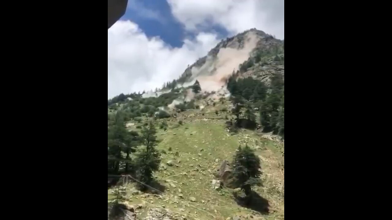 Rocks Falls In India 😱😱😱