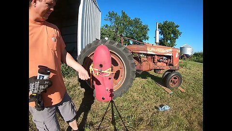 Farmall Cub and the gas tank of rust. Will we get it clean enough for POR 15 tank sealer. Part 1