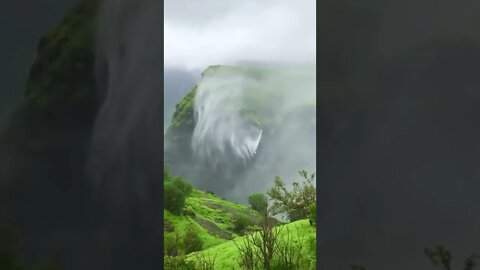 Cachoeira Reversa ? @im_yash_m 📷 Reverse waterfall during monsoon season in Maharashtra, India