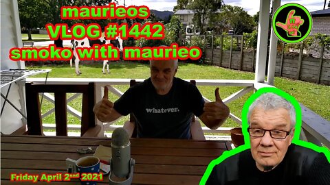 maurieos VLOG #1442 smoko with maurieo