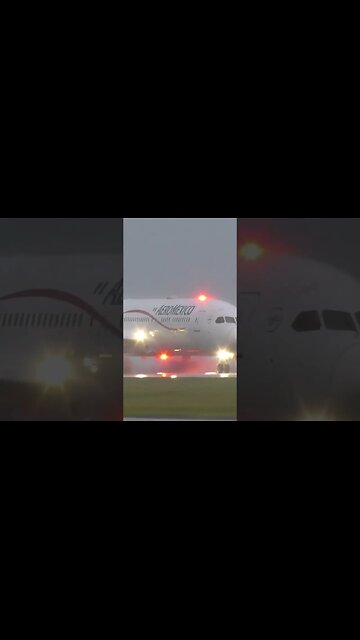 💦 Storm Landing Boeing 787✈️ #boeing #aviation #weather