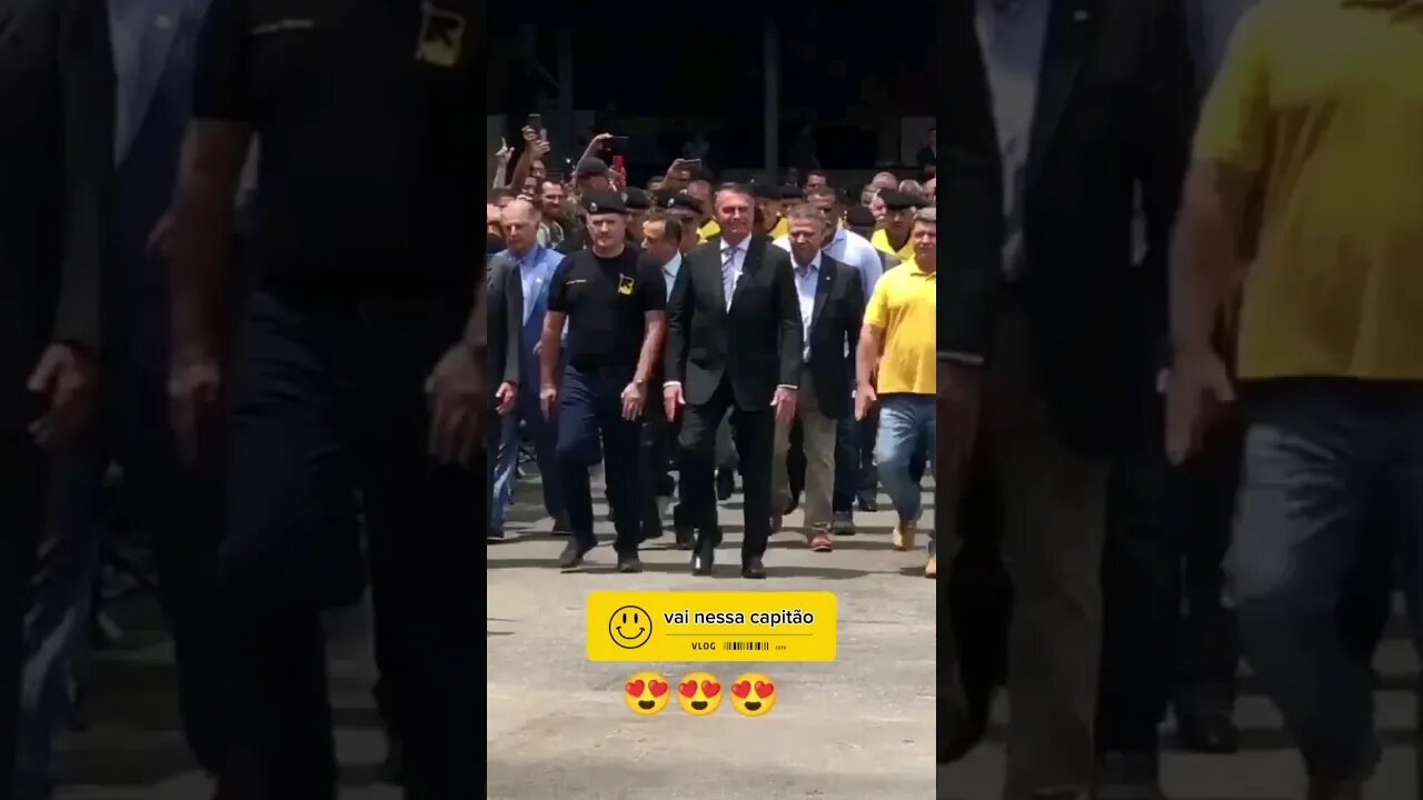 BOLSONARO RECEBIDO COM HONRARIA MILITARES E MACHA COM VETERANOS DO BATALHÃ0