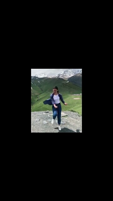 ГРУЗИНКА ДЕВУШКА ТАНЦУЕТ ПРЕЛЕСТНО 2022 #shorts