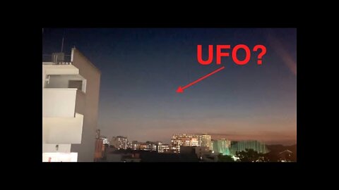 UFO or Plane? - 17 May 2022 Singapore 7:42 PM Singapore time