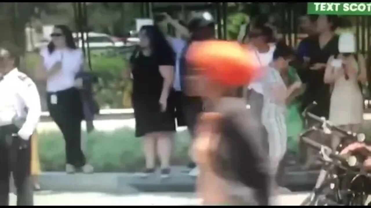 Acting 101 when you’re pretending to be handcuffed do not put your fist in the air