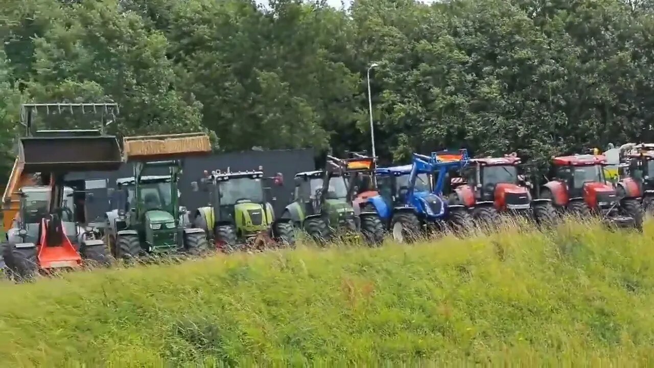 German Farmers Protest in Oldenburg in Solidarity With Their Dutch Brothers and Sisters