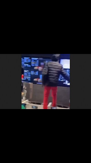 McRumble in a Los Angeles McDonalds - HaloNews