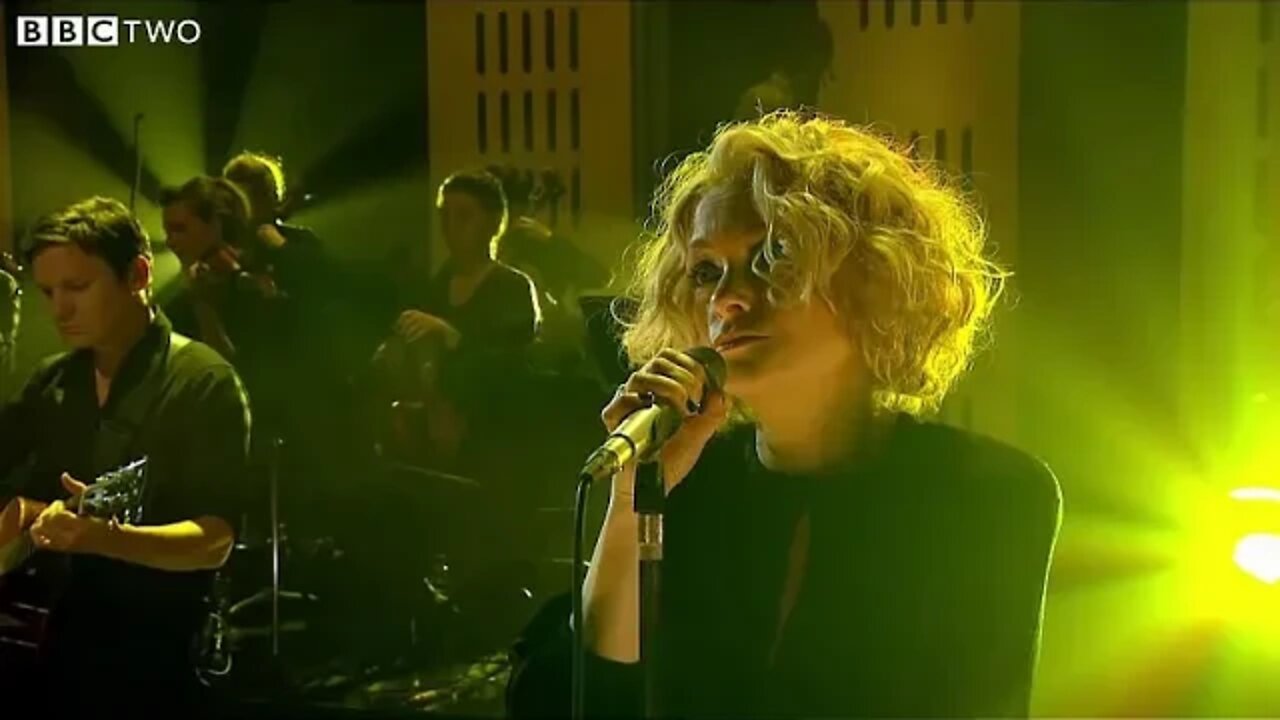 Annabel- Goldfrapp- mastered ( audio ) ( lyrics in description )