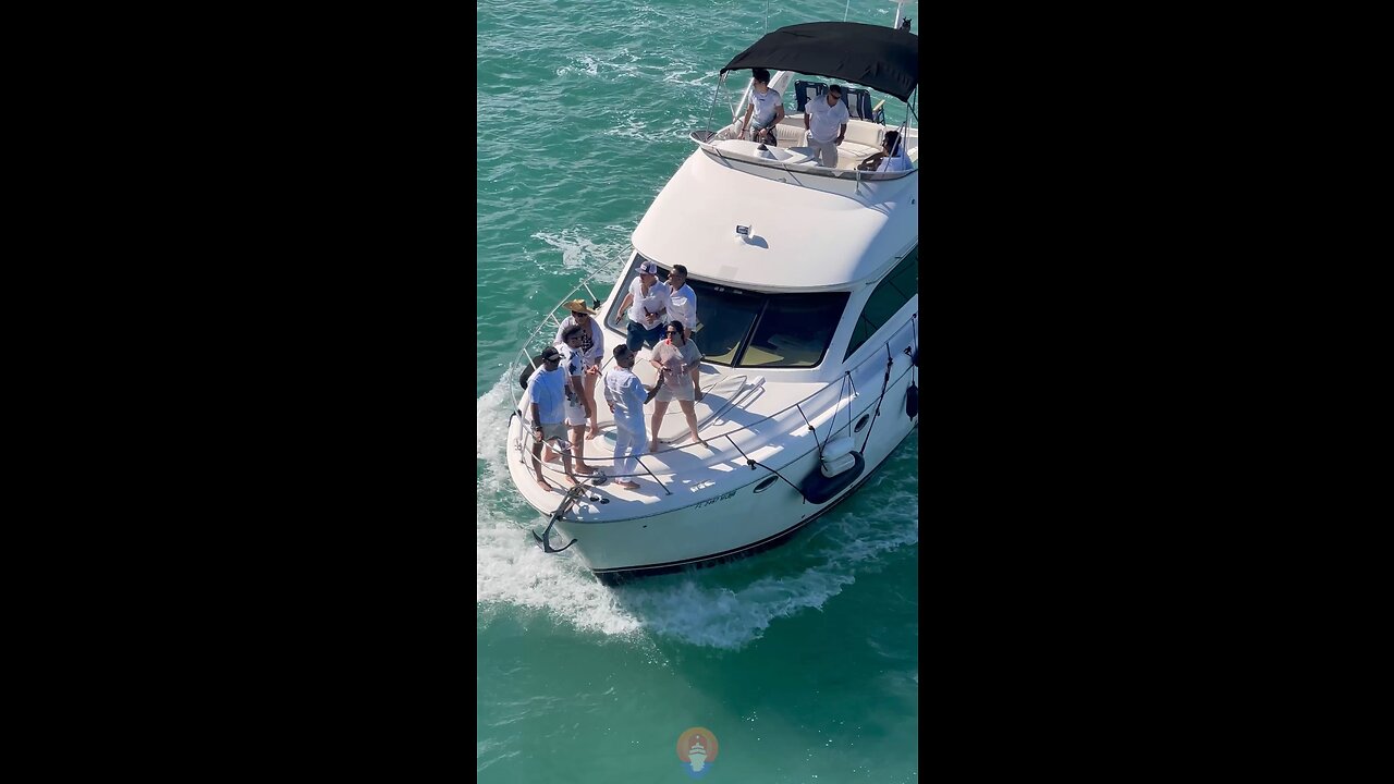 Yacht wake-surfing on a meridian #yachtdealnow