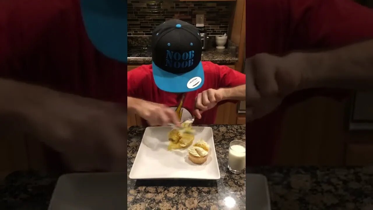 2 cupcakes 1 mouth challenge (like a gentleman) featuring Noob-Noob