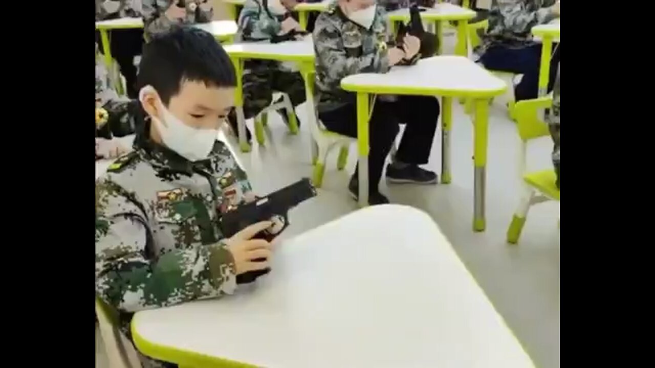 Kids in Chi a taught how to use guns