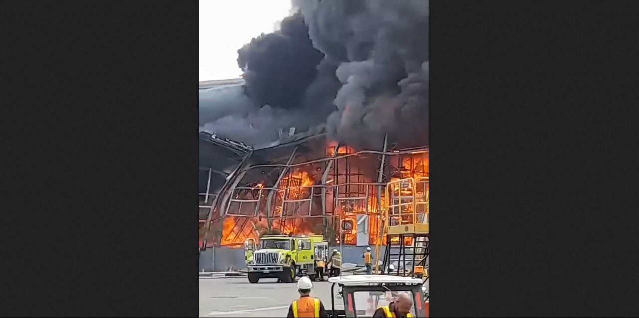 Massive fire after explosion at warehouse in Cartagena, Colombia