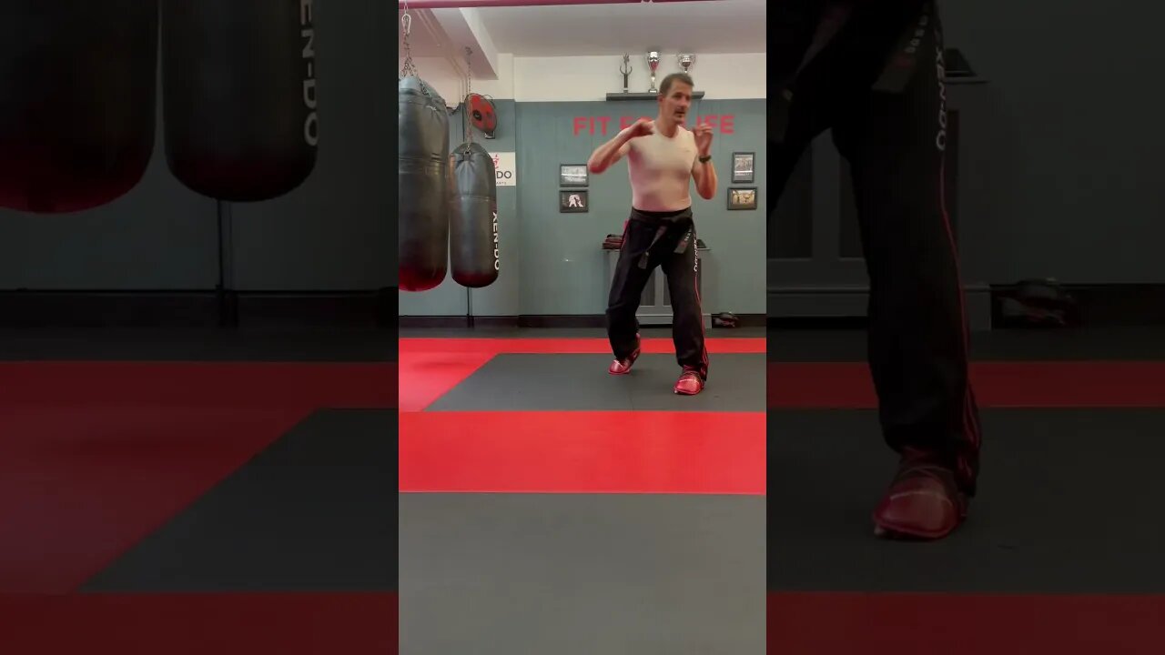Kickboxing combinations #kickboxing #martialartstraining #combinationkicking