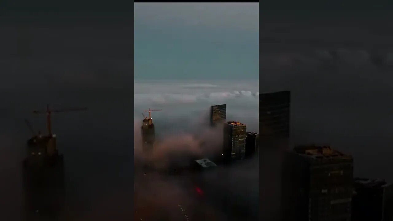 Edificios que tratan de igualar a la Torre de Babel cruzando las Nubes