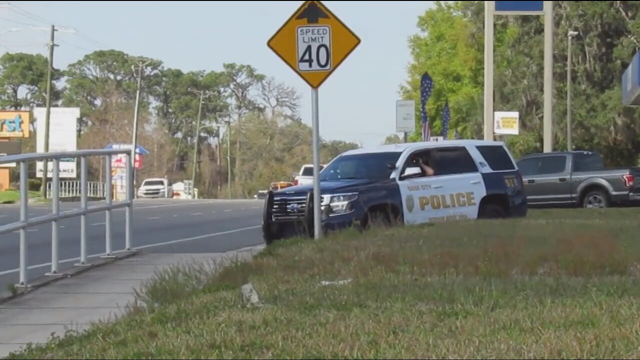 Dade City Police officer with Radar? He doesn't stick around long before speeding off elsewhere