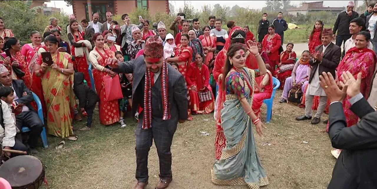 Video of bride dancing at her own wedding in Nepal