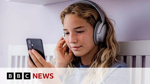 Australian Senate approves social media ban on under-16s | BBC News