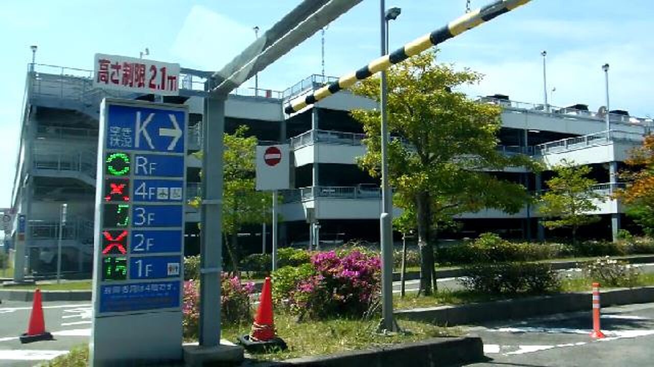 Weird Airport Carpark Doings in Japan