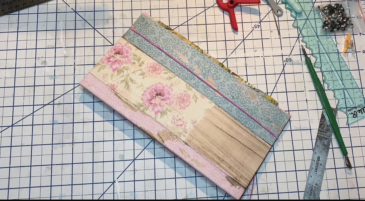 Episode 267 - Junk Journal with Daffodils Galleria - Single Signature Set Pt 4