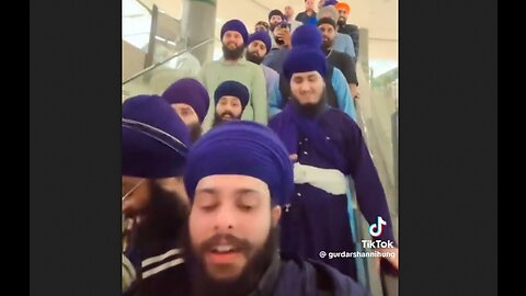 Canada - Khalistani separatists march through Vancouver Airport with swords and spears - HaloNews