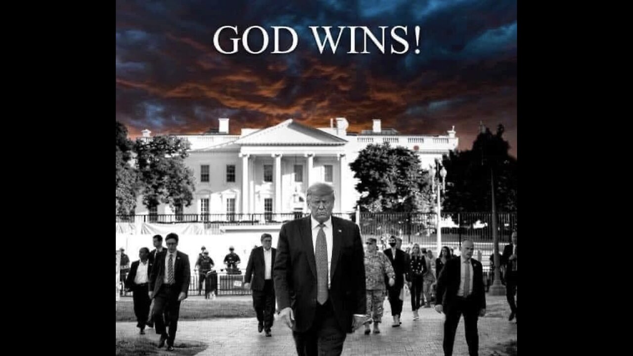 TRUMP❤️🇺🇸🥇HOLD’S UP BIBLE OUTSIDE ST JOHN’S CHURCH🇺🇸💙🏛️📖💒⭐️