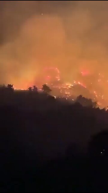 🇹🇷 The Turkish Hatay fire, which started this afternoon, is still raging and spreading