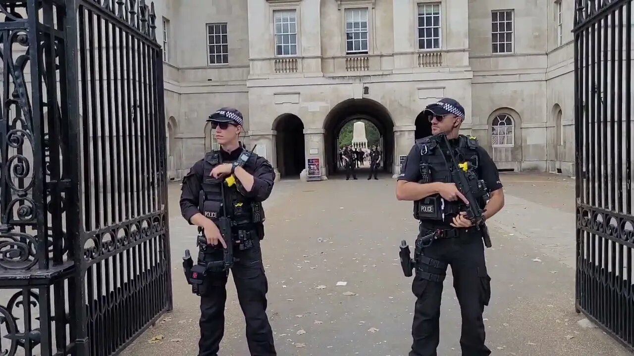 armed police #horseguardsparade