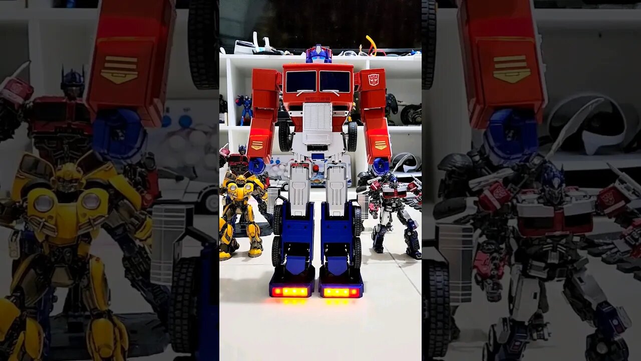 Optimus Prime Transforms from Truck to Robot Mode #robosen #transformers #optimusprime #shorts