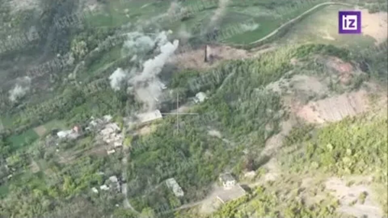 Russian Artillery Units Hammering Ukranainan Positions Near Zolote