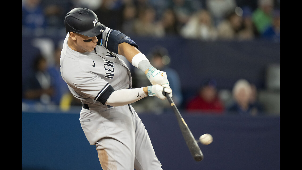 Aaron Judge gives the Yankees a late lead with a CLUTCH 448-foot homer to center!