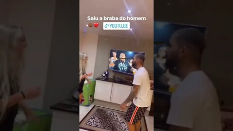 Douglas Luiz dançando com Alisha Lehmann