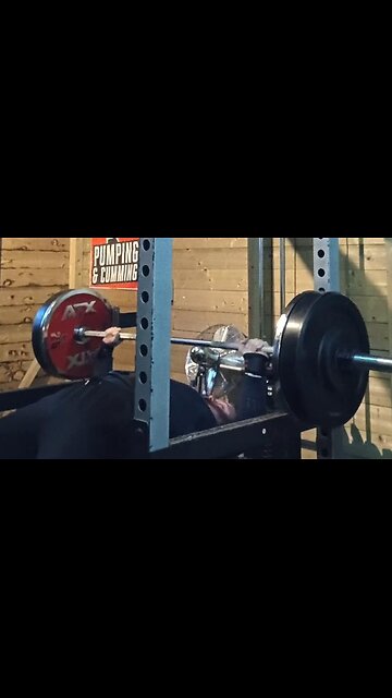 115 KGS x 3 PAUSED BENCH PRESS! NEW PR