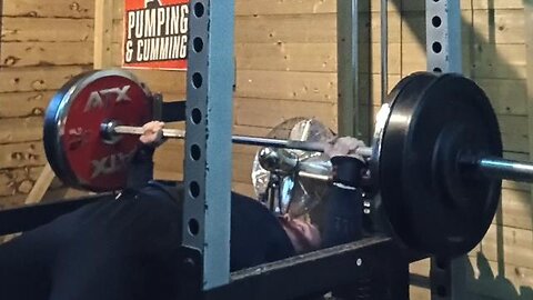 115 KGS x 3 PAUSED BENCH PRESS! NEW PR