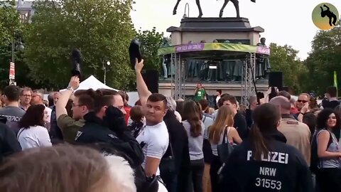 Baerbock lies sich gestern von Ihren Fans in Köln feiern!