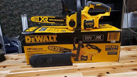 First look at DEWALT 20V MAX XR Chainsaw, 12-Inch, Tool Only (DCCS620B)