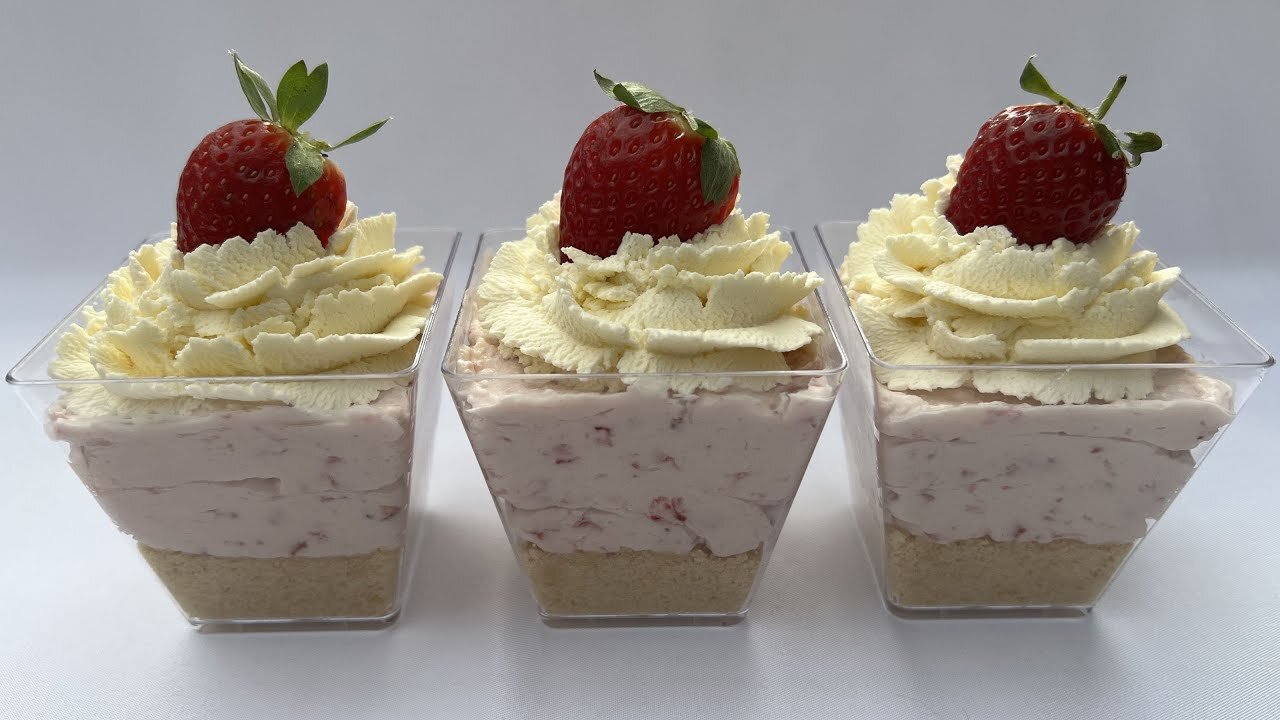 Easy Strawberry Shortbread Cheesecake dessert cups