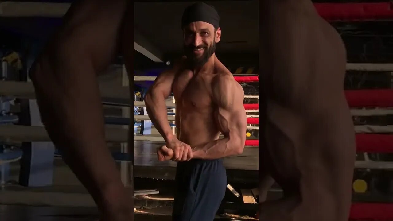 SHRED ZONE - SIDE CHEST POSE #shorts #youtubeshorts
