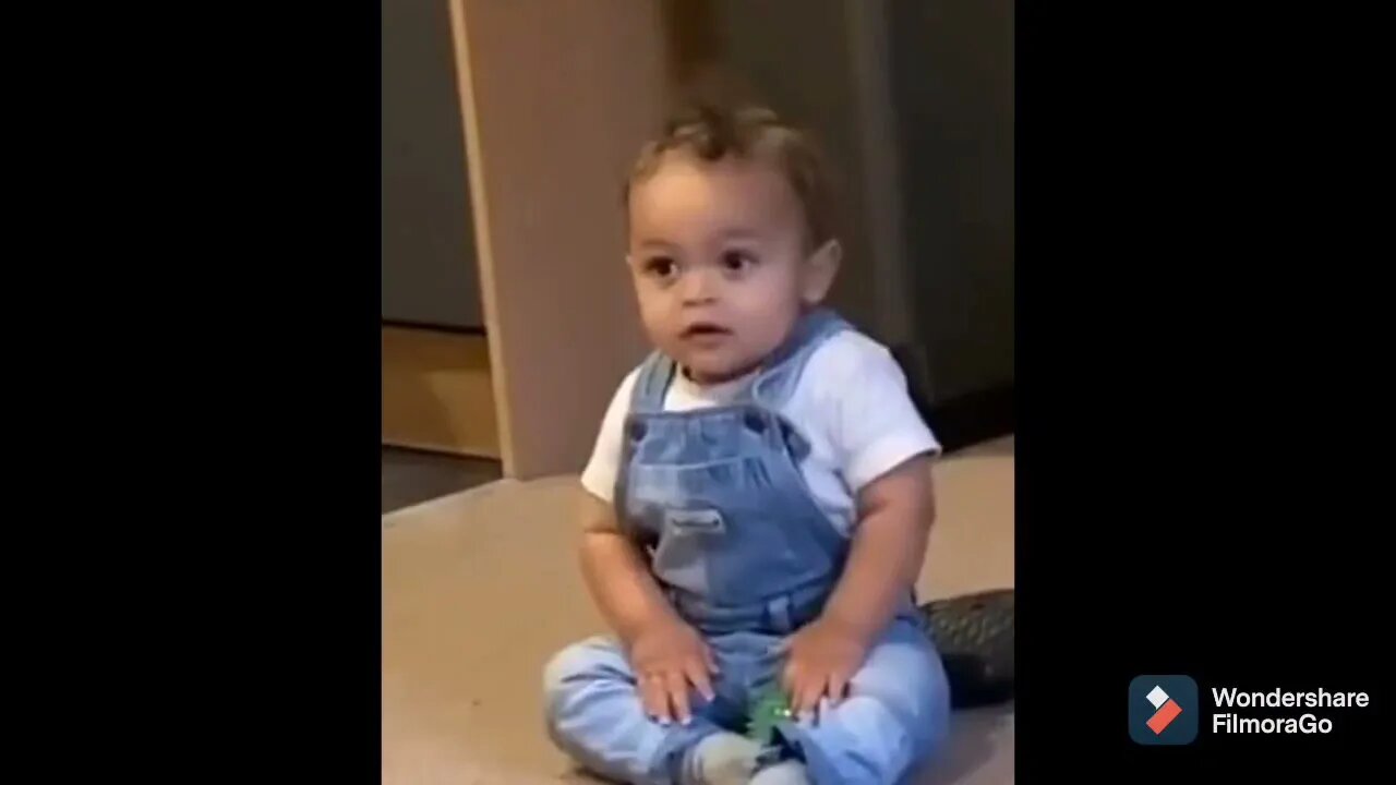 Baby loves 🕺 dancing#baby#loves#shorts