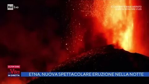 Etna : Νέα θεαματική έκρηξη μέσα στη νύχτα