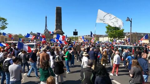 Manifestation anti Macron #MAM à la Place de Fontenoy à Paris le 16/04/2022 - Vidéo 6