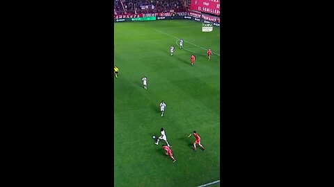 Marcelo accidentally broke his rival leg, leaving him to a straight red card #soccer #football