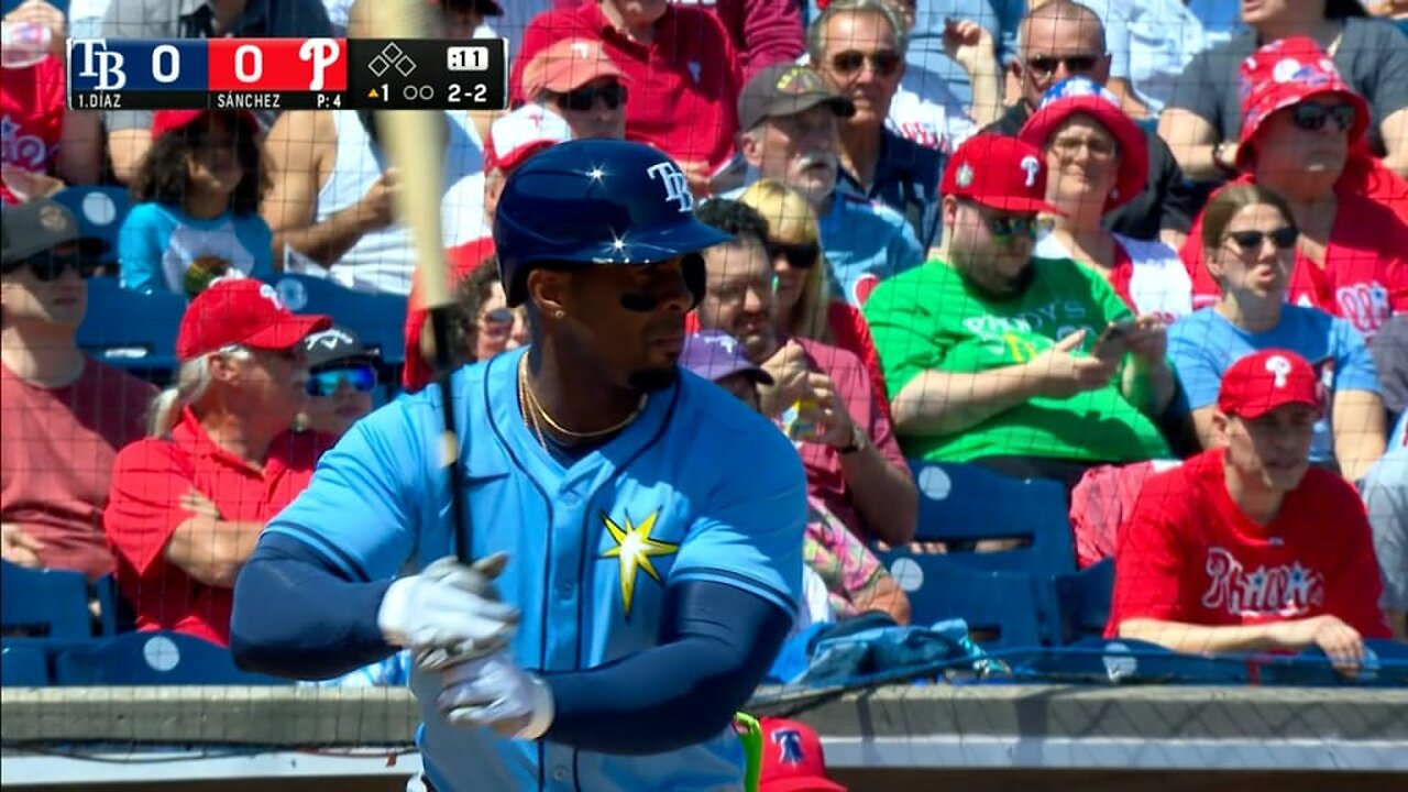 Yandy Díaz drills a leadoff homer in the 1st inning