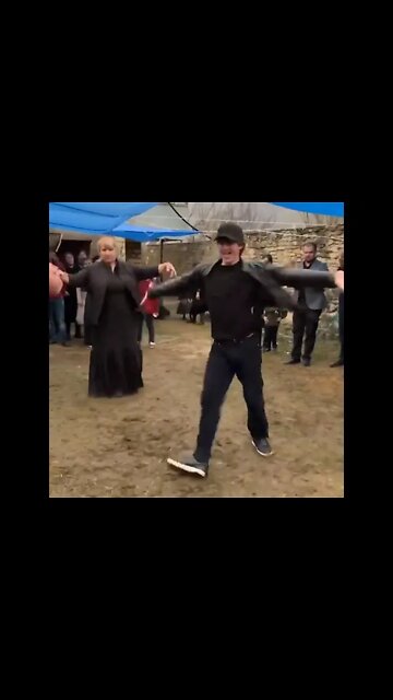 СЛЫШИШЬ ТЫ ЛАЙЛА СУПЕР ЛЕЗГИНКА НА СВАДЬБЕ 2022 #shorts