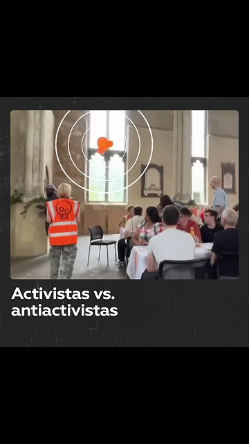 Activistas sufren una incómoda protesta