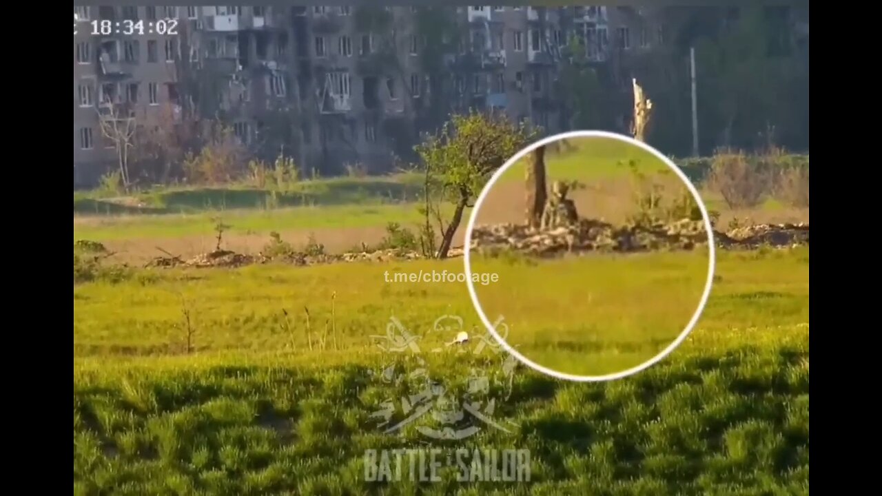 Russian sniper takes Ukrainian soldier head off