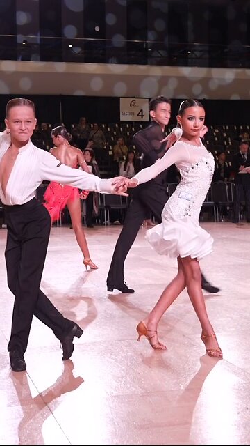 Beautiful Guys Dancing ChaChaCha ✨