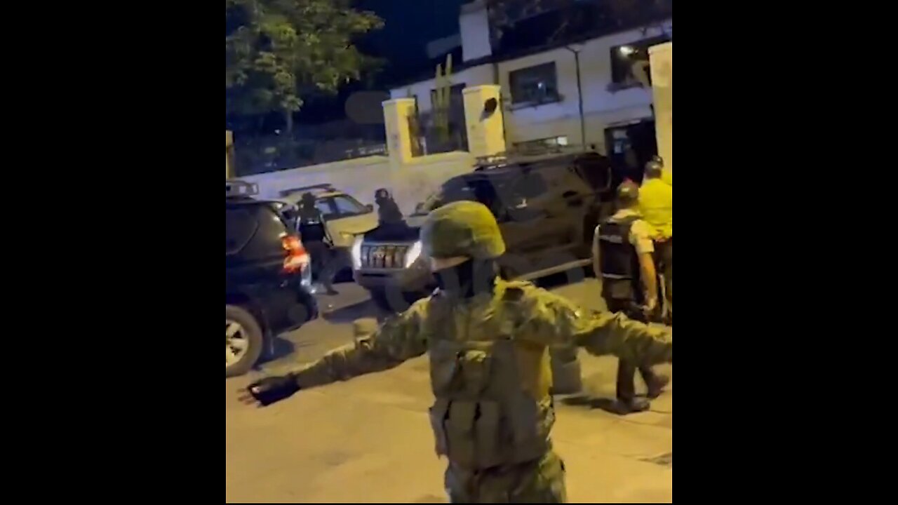 Ecuadorian army breaks into Mexican embassy