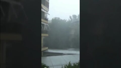 A sudden August heavy rainfall (burini) in Thessaloniki flooded streets (16/8/2022)