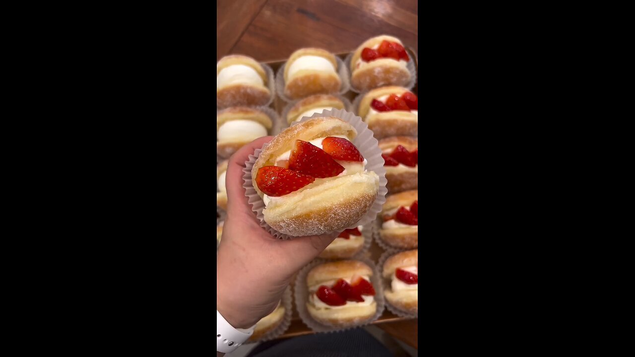 wipping cream Bun🍓🍰-Must watch!!