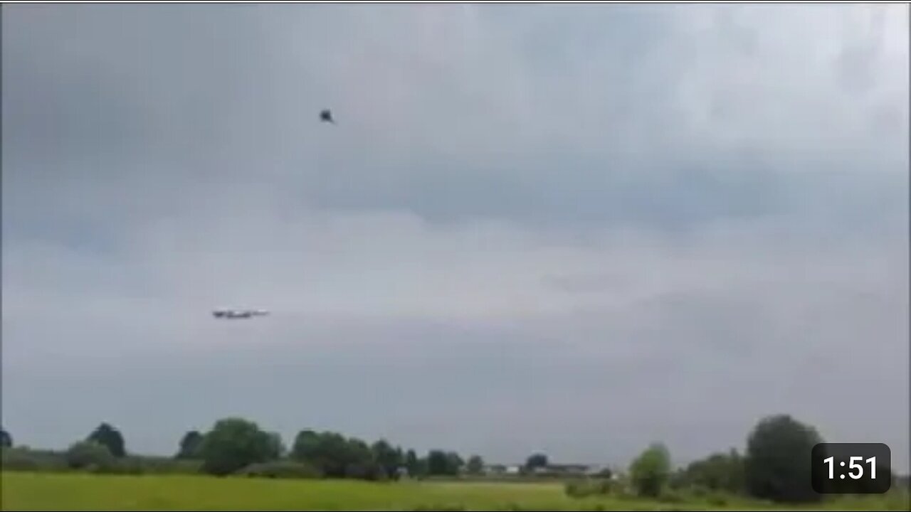 Encounter Between Russian Su-27 Fighter Jet With 30mm And Ukrainian Su-24 Bomber From Close Range